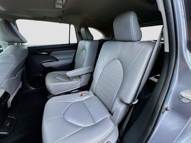 Used 2022 Toyota Highlander XLE FWD image 19