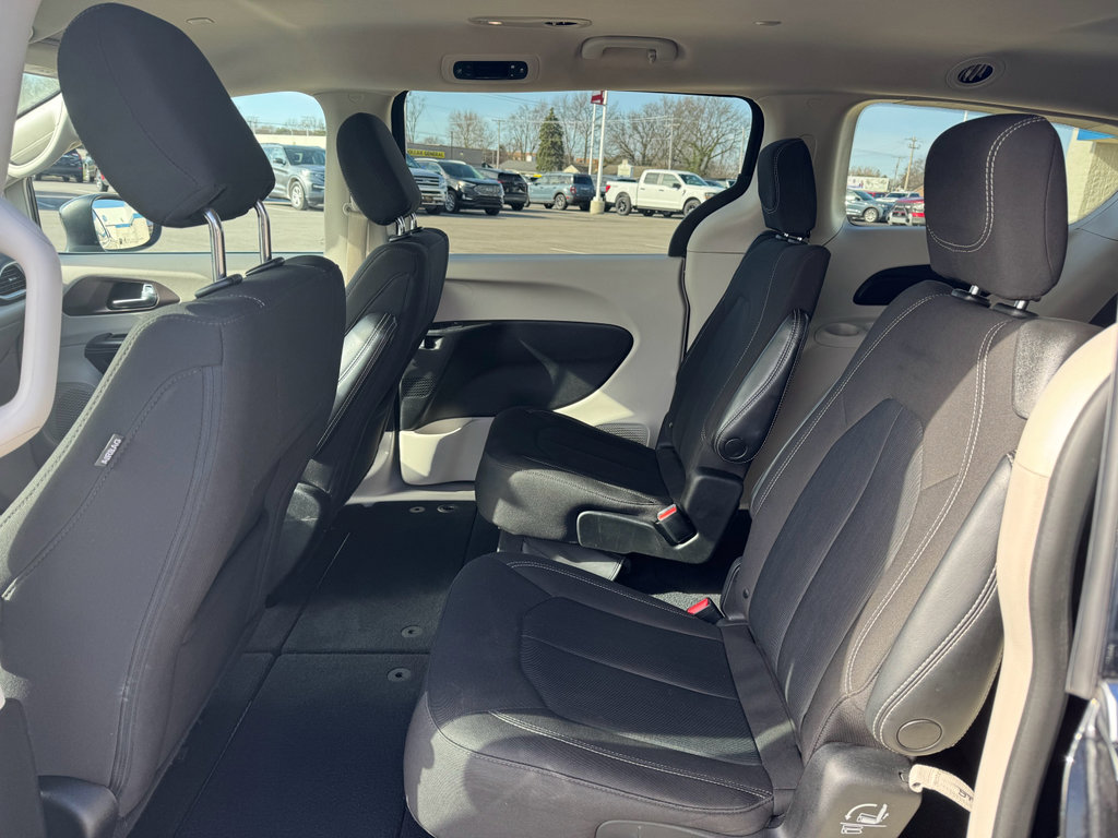 Used 2022 Chrysler Voyager LX FWD image 21