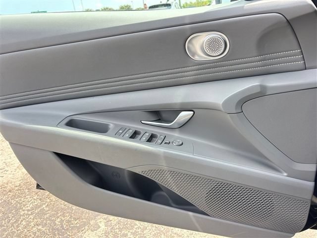 Used 2025 Hyundai Elantra Sport FWD image 15