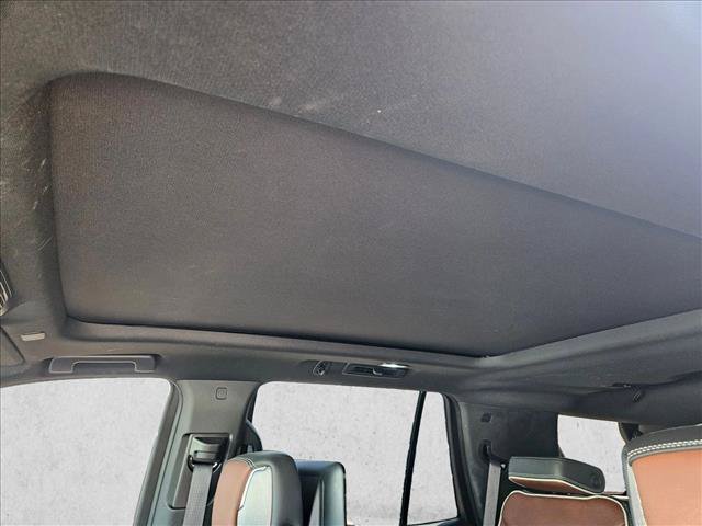 Used 2023 GMC Yukon Denali Ultimate AWD/4WD image 16