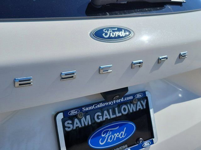 Certified 2020 Ford Escape SE image 11