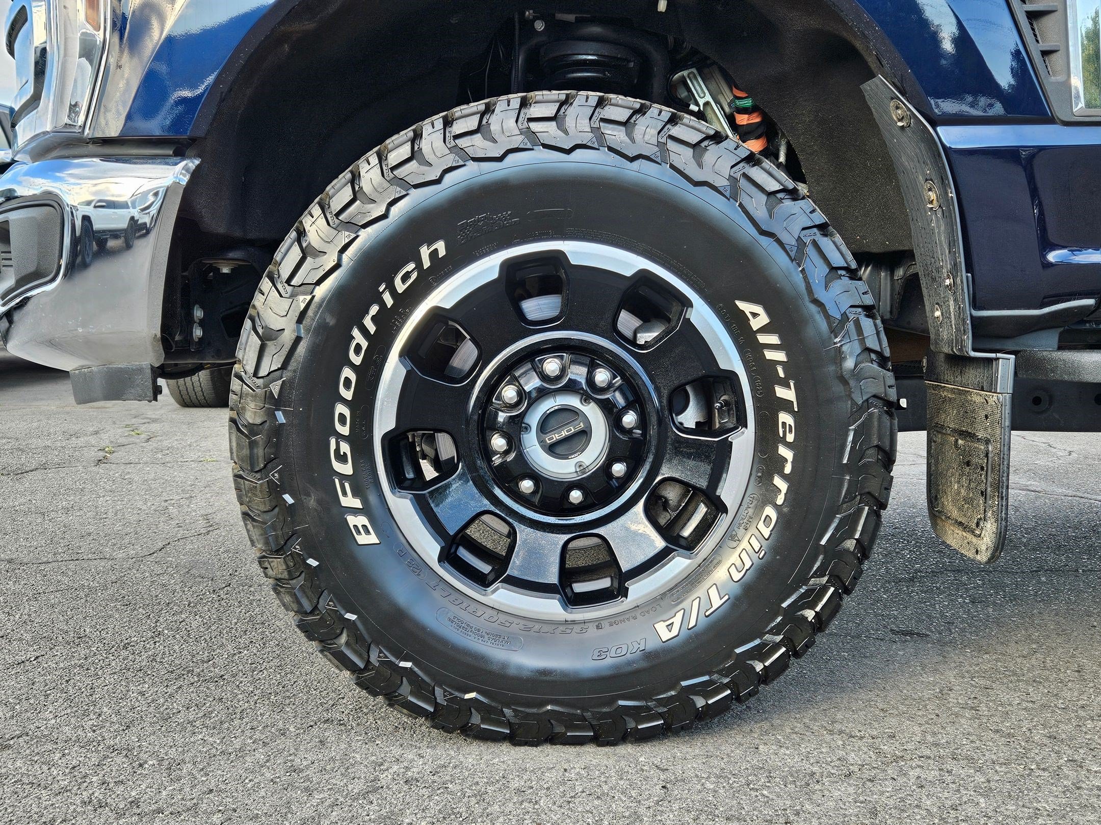 Certified 2025 Ford F350 Lariat w/ Tremor Off-Road Package AWD/4WD image 14