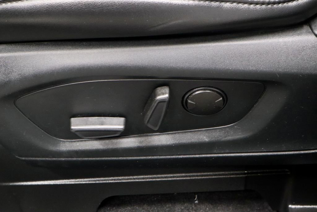 Certified 2021 Ford Explorer XLT w/ Equipment Group 202A image 27