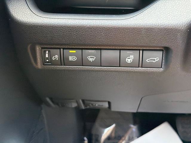 Used 2020 Toyota RAV4 XLE Premium AWD/4WD image 22
