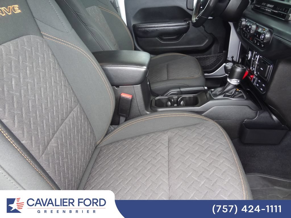 Used 2024 Jeep Gladiator Mojave w/ Technology Group AWD/4WD image 15