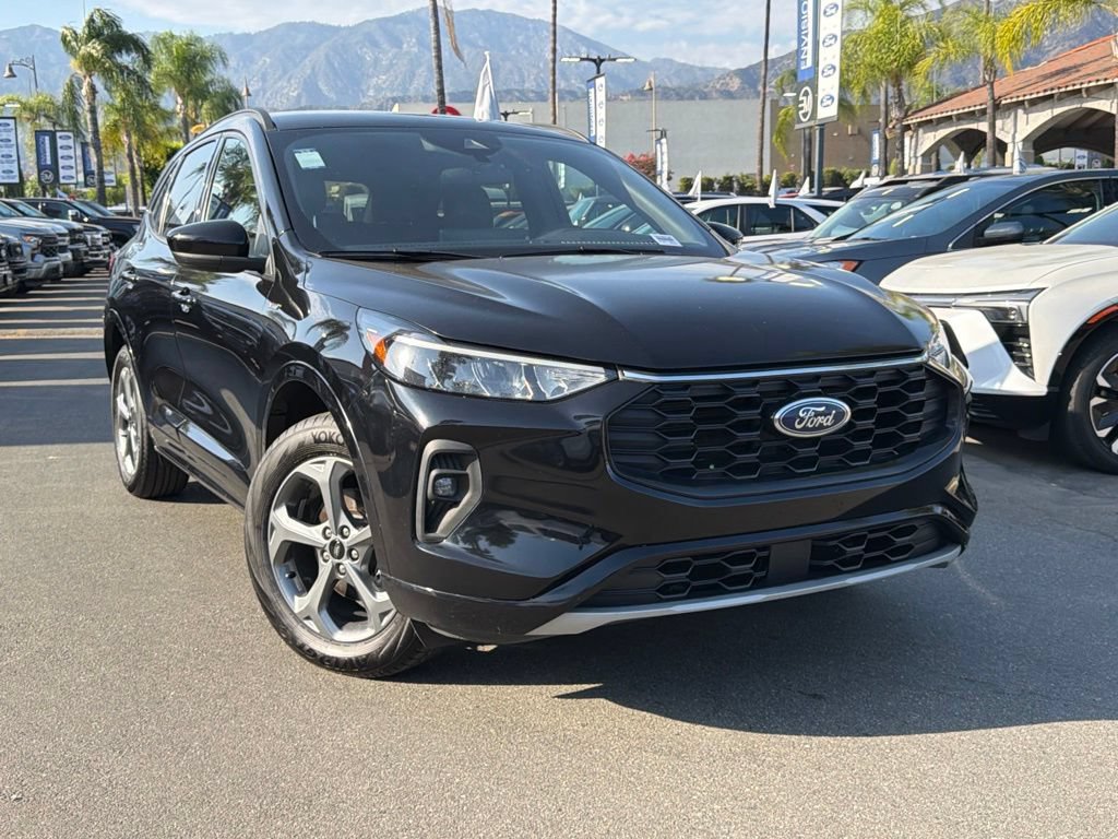 Certified 2024 Ford Escape ST-Line Select w/ Tech Pack #1 AWD/4WD image 3