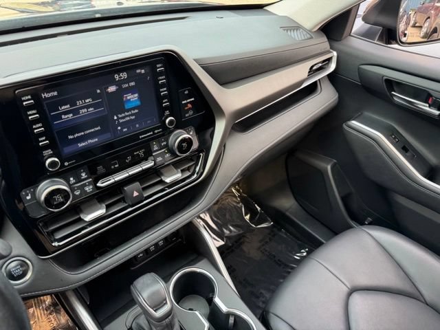 Used 2020 Toyota Highlander XLE AWD/4WD image 30