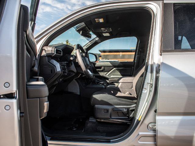 Used 2025 Toyota 4Runner SR5 AWD/4WD image 16