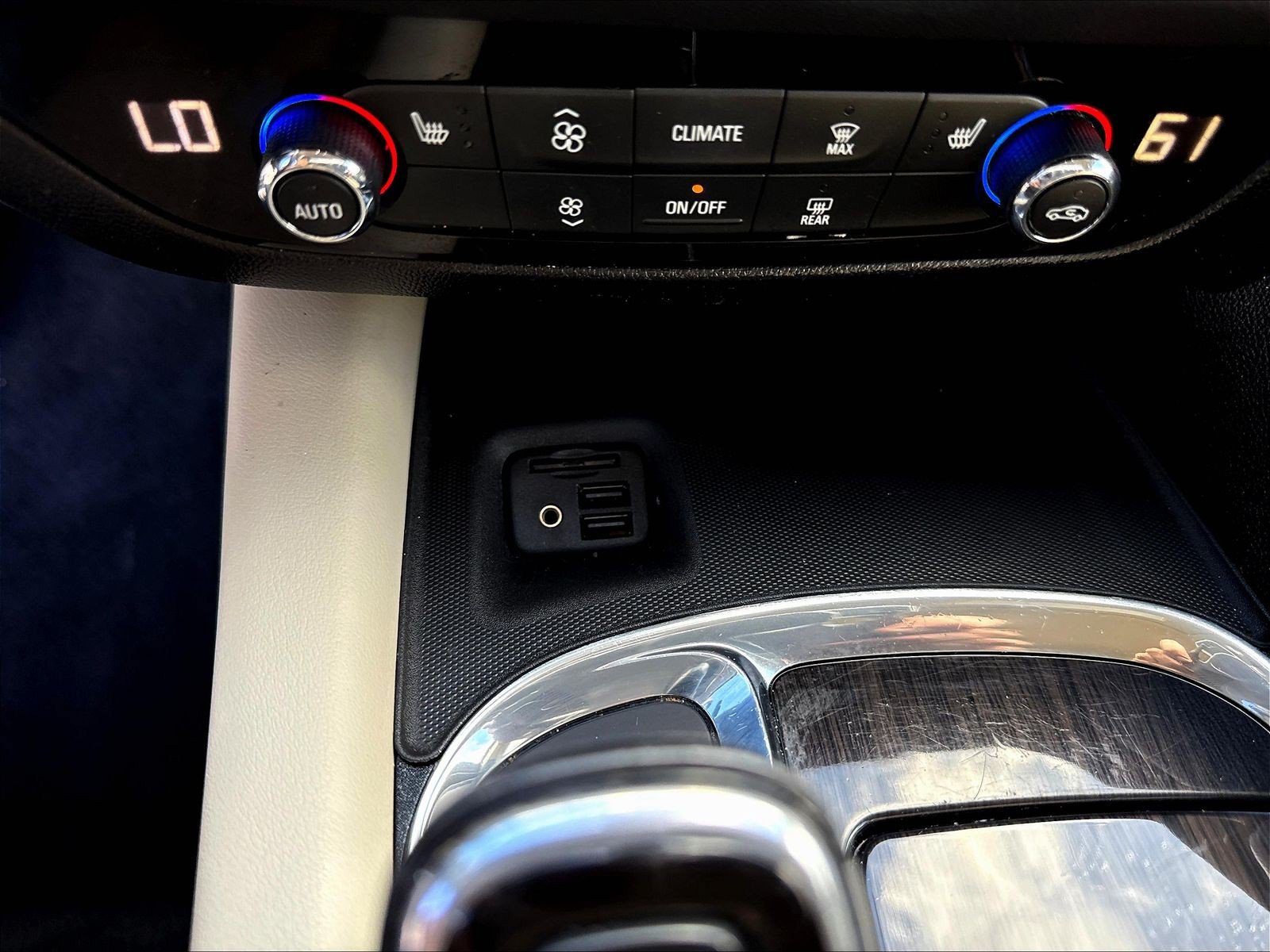 Used 2020 Buick Enclave Essence w/ Sound and Sites Package FWD image 20