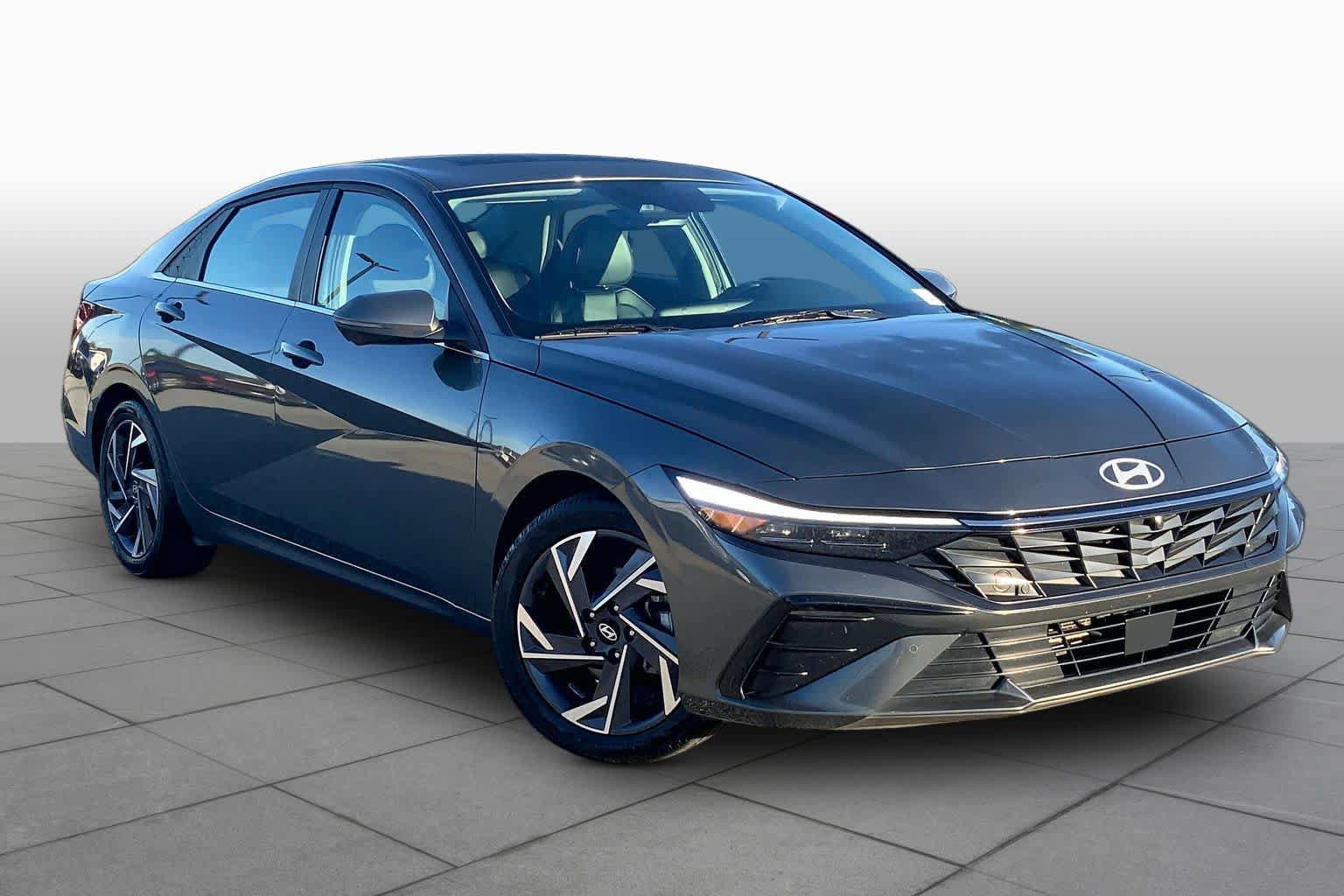 Used 2024 Hyundai Elantra Limited FWD image 3