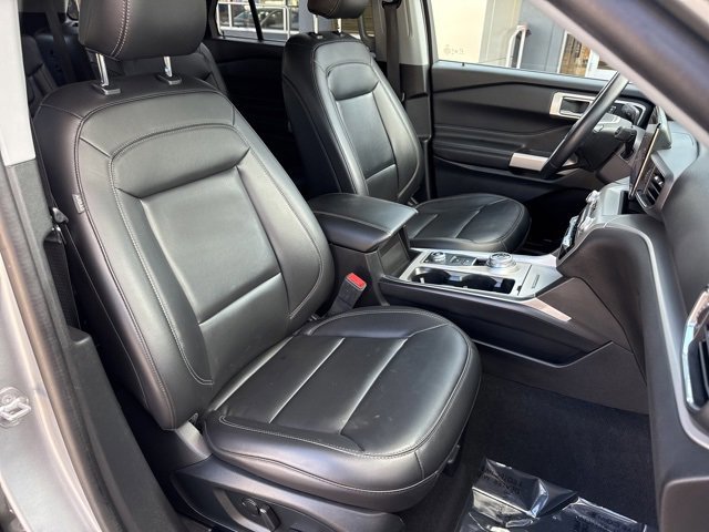 Certified 2022 Ford Explorer XLT w/ Equipment Group 202A image 31