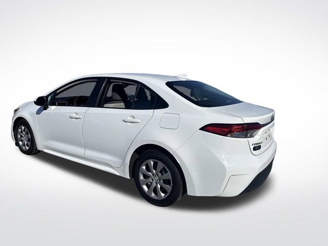 Used 2023 Toyota Corolla LE image 3