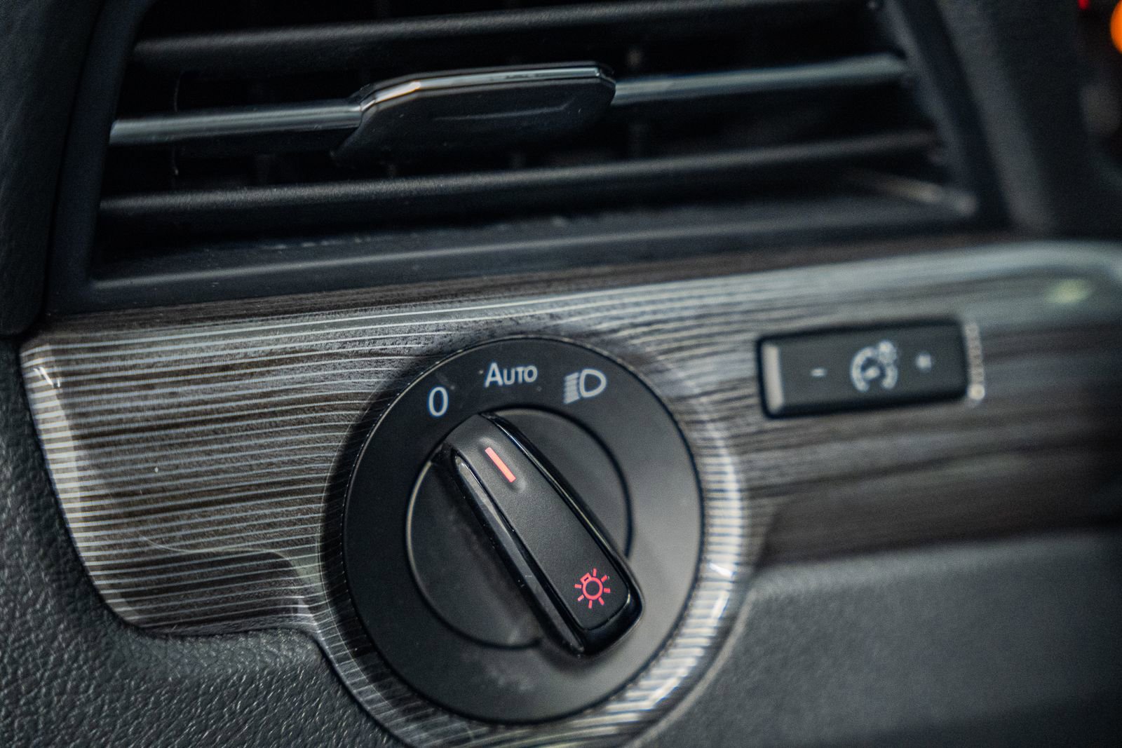 Used 2021 Volkswagen Passat 2.0T R-Line image 42