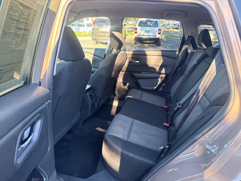 Used 2025 Nissan Rogue SV AWD/4WD image 19