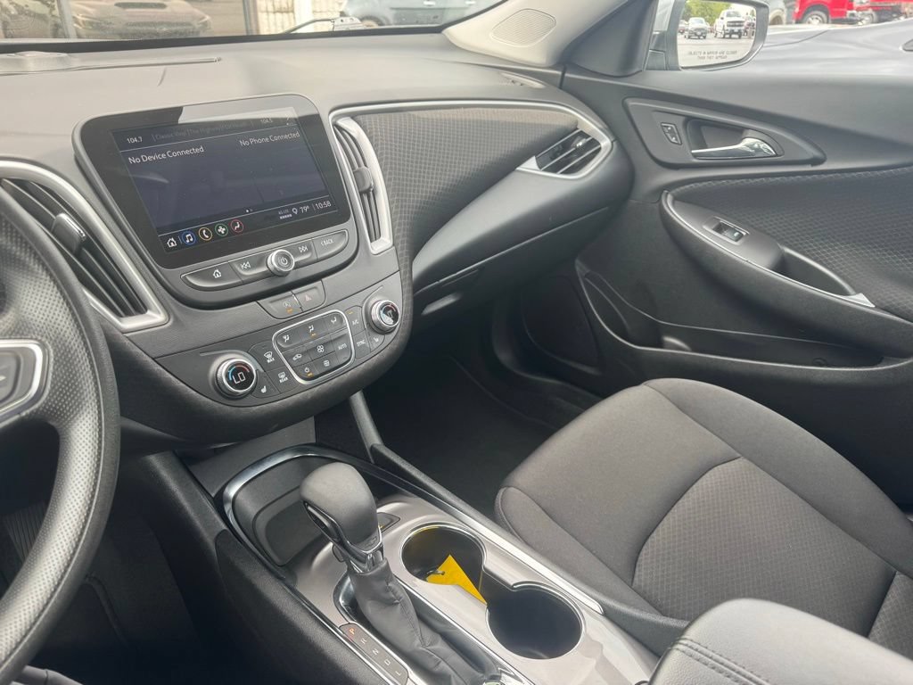 Used 2025 Chevrolet Malibu LT FWD image 13