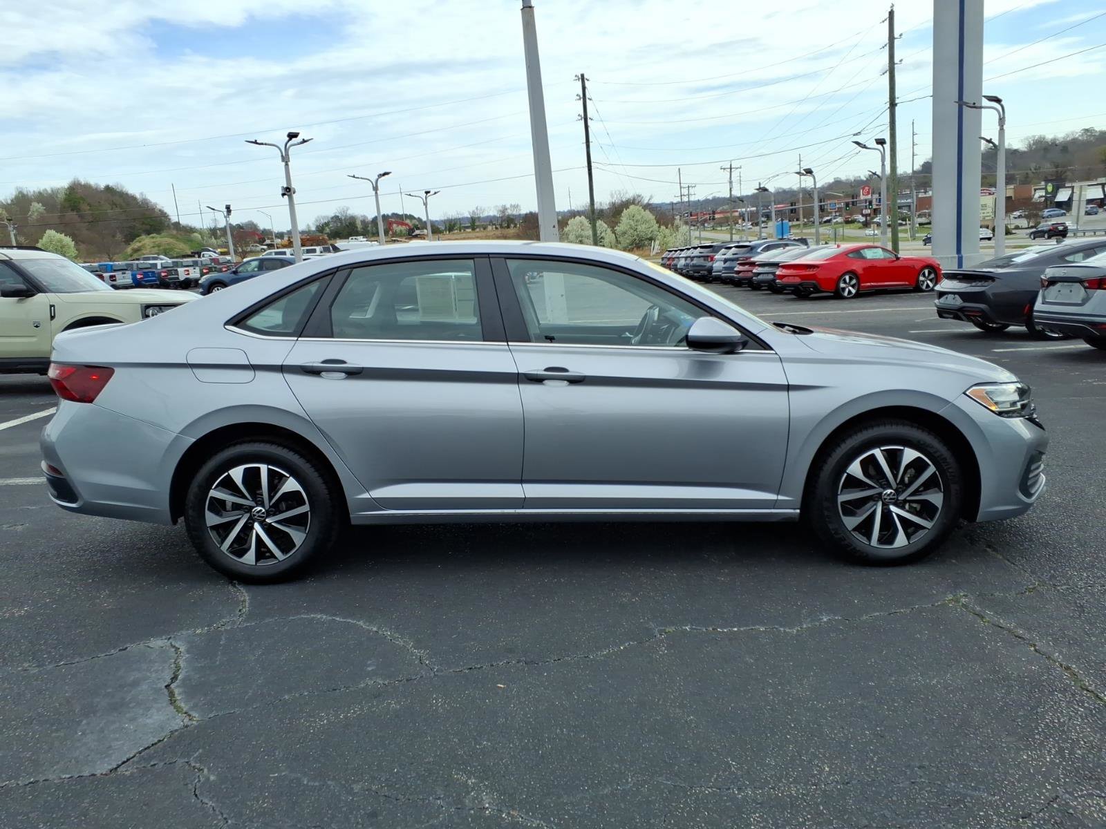Used 2024 Volkswagen Jetta S image 4