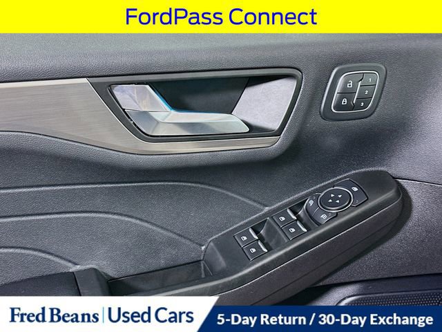 Certified 2022 Ford Escape Titanium w/ Class II Trailer Tow Package AWD/4WD image 23