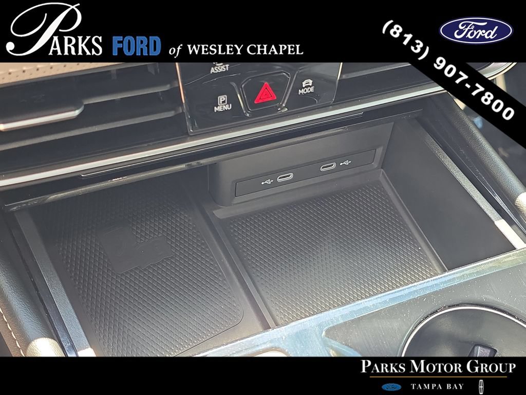 Used 2024 Volkswagen Atlas Cross Sport SEL R-Line AWD/4WD image 25