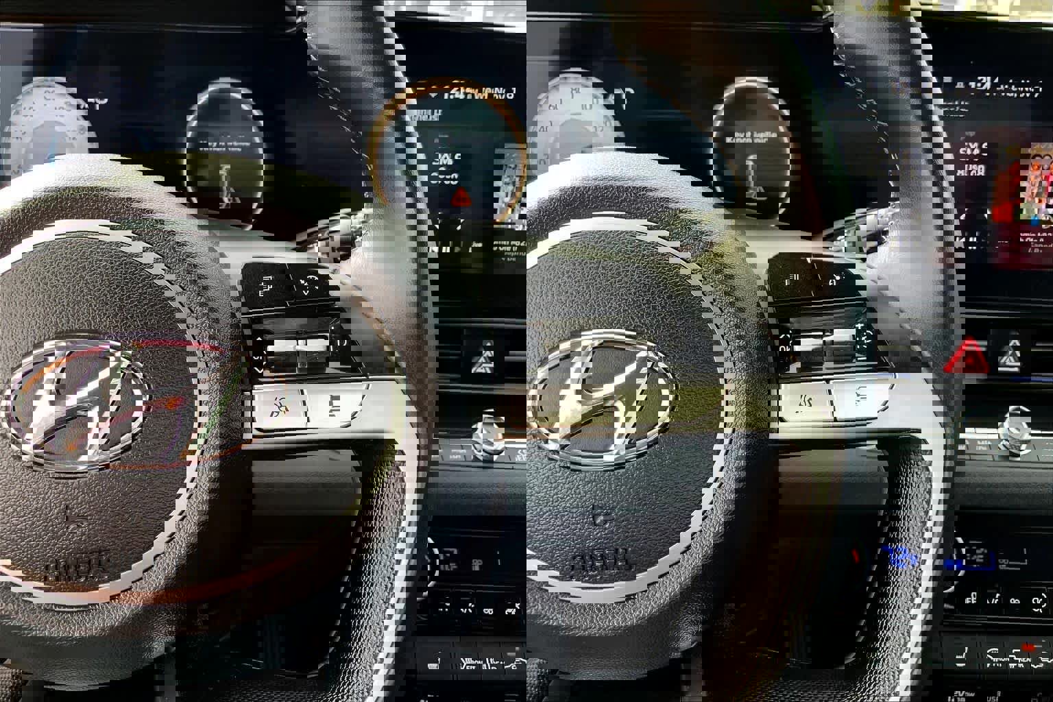 Used 2023 Hyundai Elantra Limited image 24