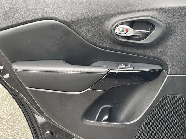 Used 2019 Jeep Cherokee Latitude Plus FWD image 10