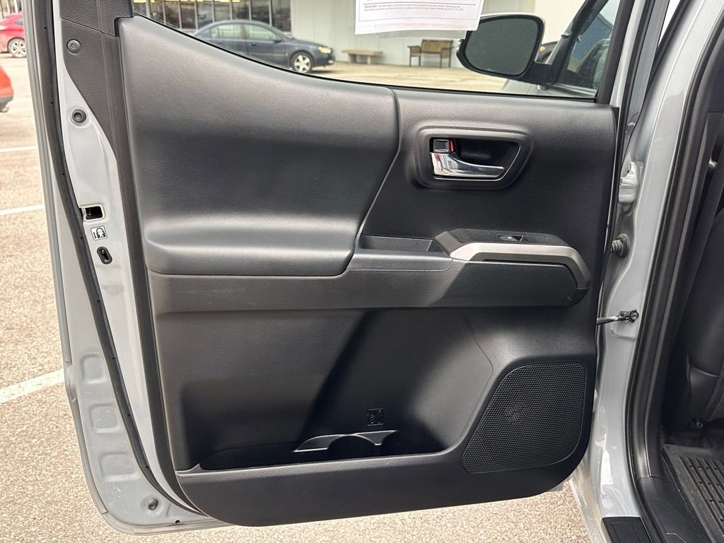 Used 2018 Toyota Tacoma Limited image 15