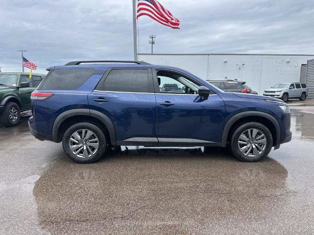 Used 2025 Nissan Pathfinder SV AWD/4WD image 5