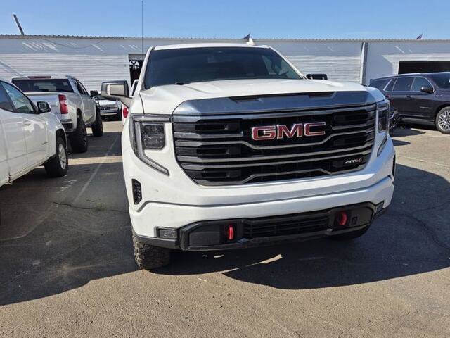 Used 2022 GMC Sierra 1500 AT4 AWD/4WD image 3