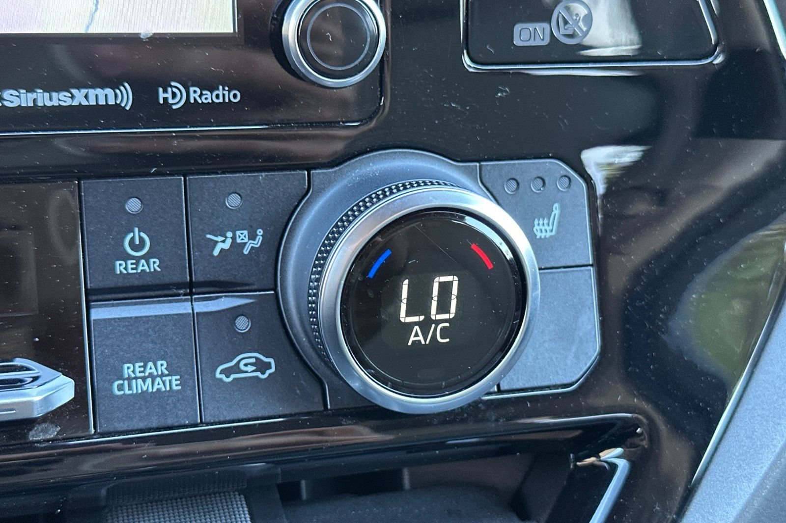 Used 2022 Toyota Highlander XLE AWD/4WD image 31
