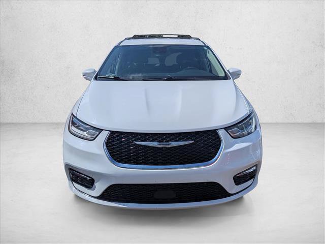 Used 2022 Chrysler Pacifica Touring-L FWD image 4