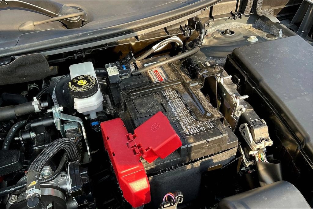 Used 2025 Nissan Rogue SV FWD image 30
