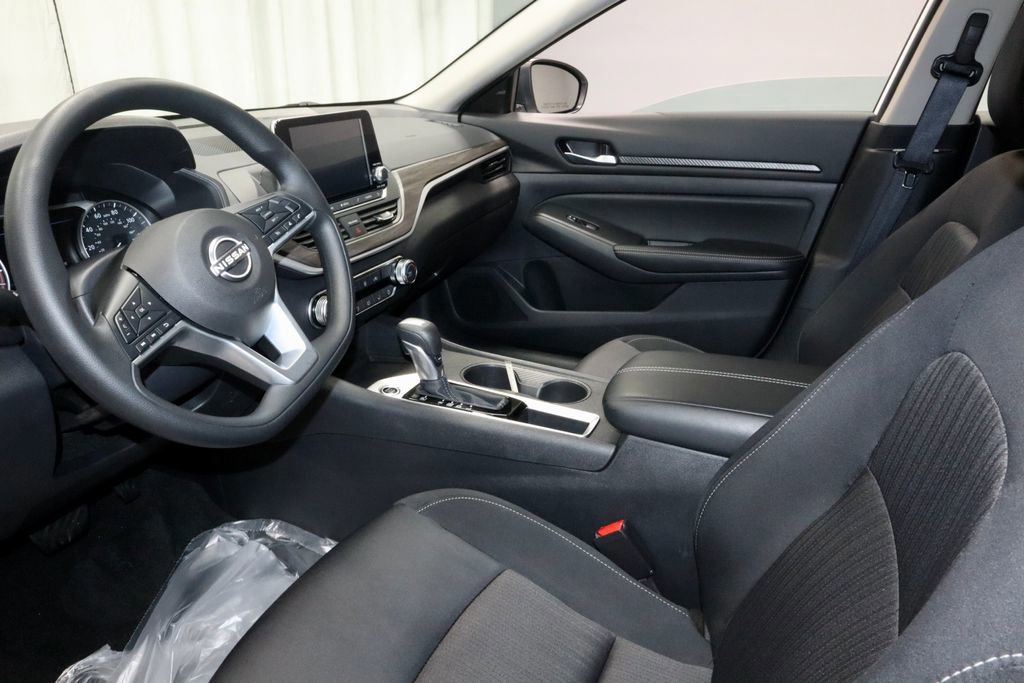 Used 2025 Nissan Altima 2.5 SV image 24