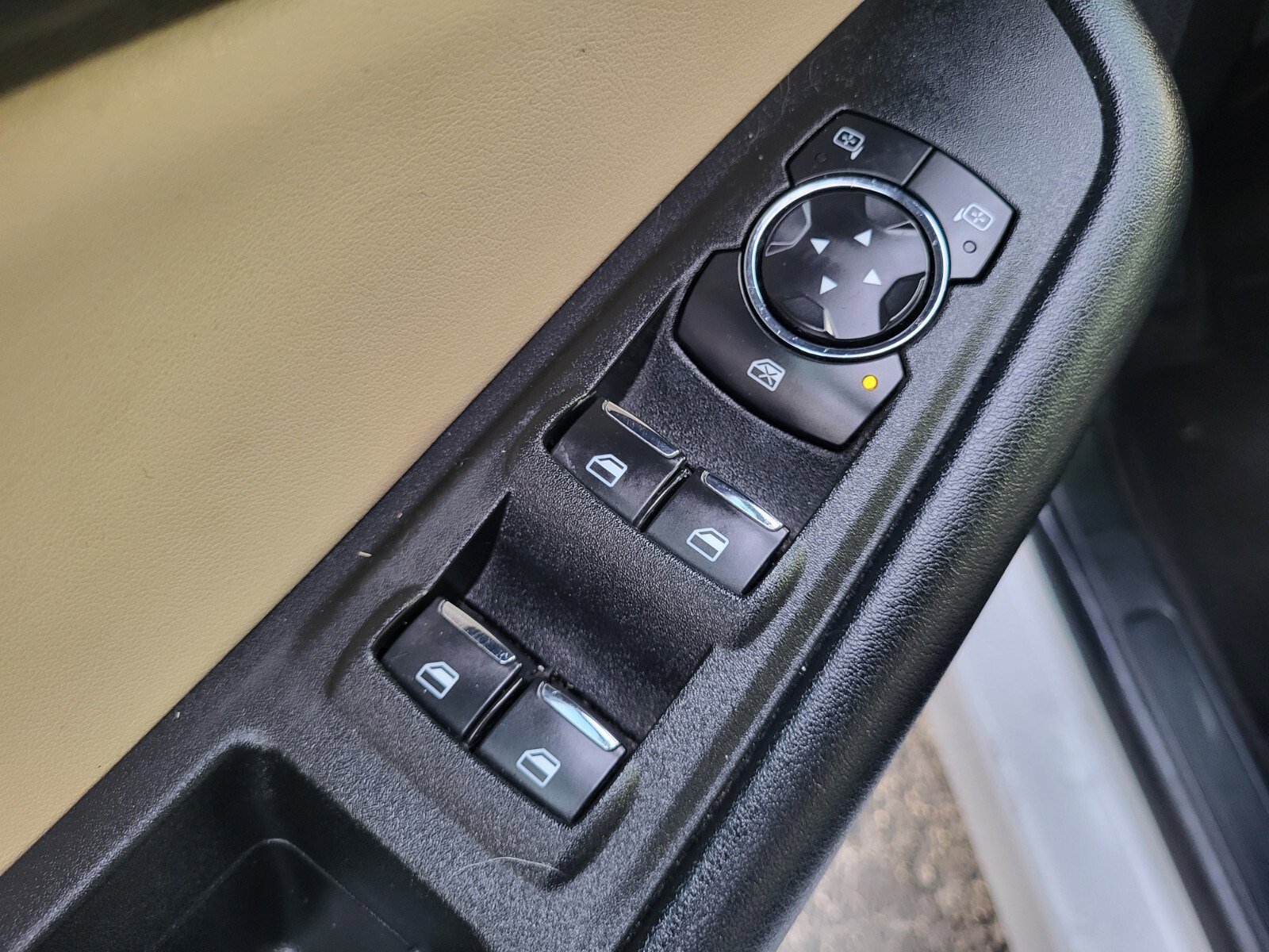 Certified 2020 Ford Edge SE image 18