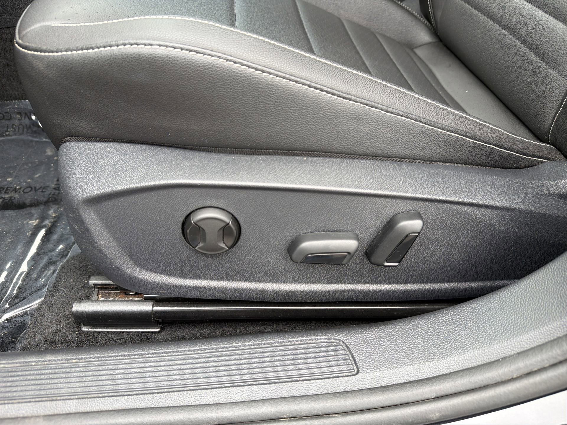 Used 2024 Volkswagen Jetta SE w/ Panoramic Sunroof Package image 29