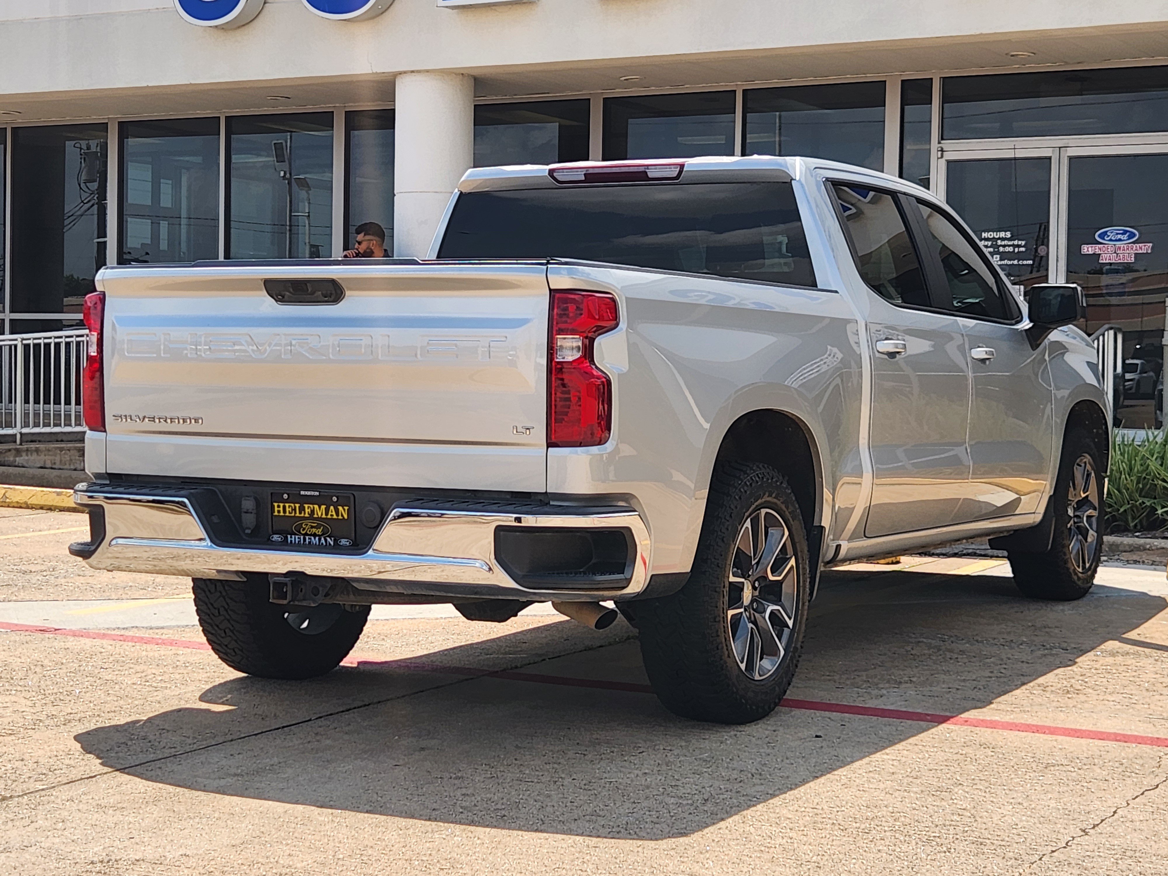 Used 2022 Chevrolet Silverado 1500 LT w/ Protection Package RWD image 4