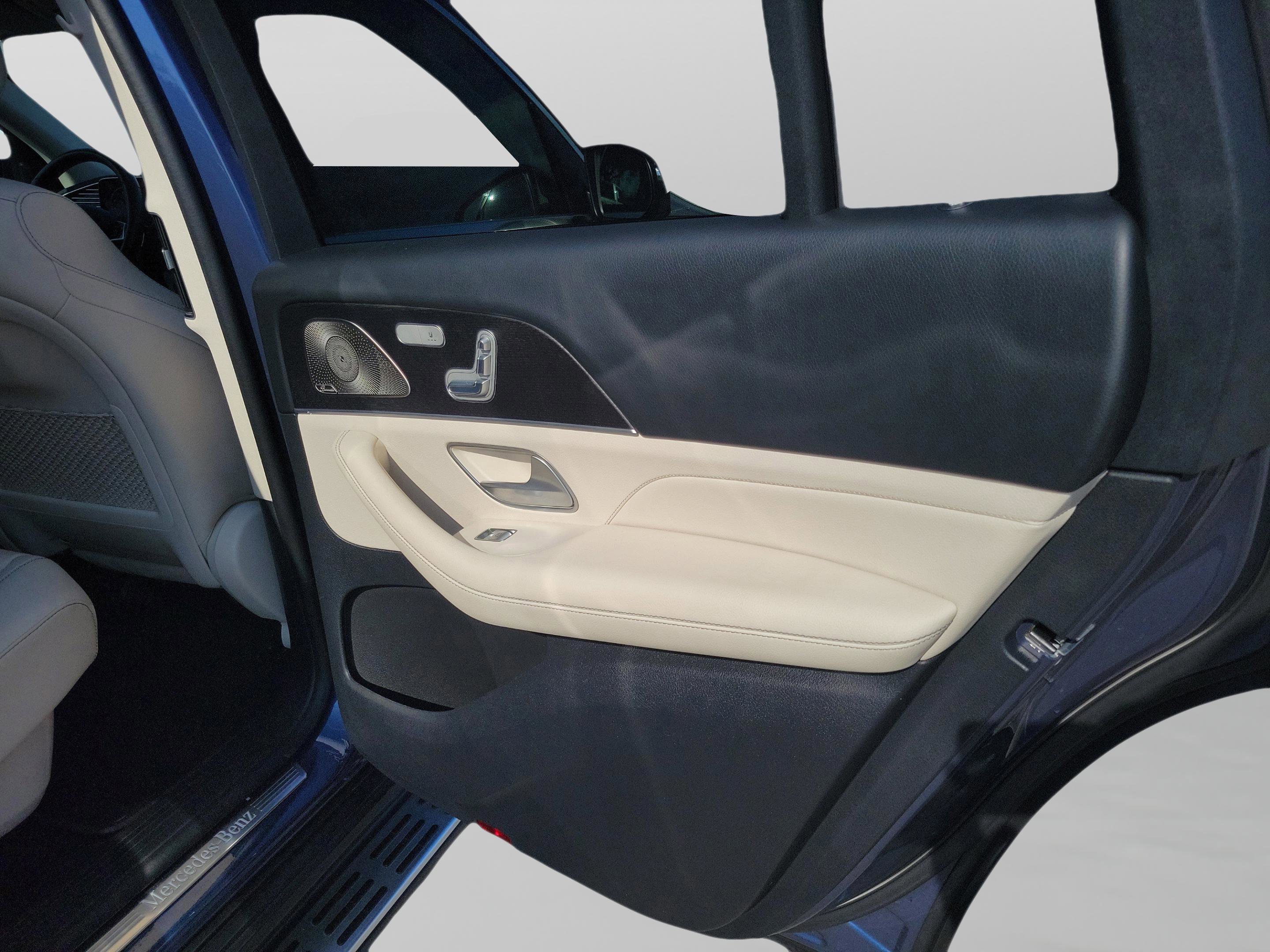 Used 2024 Mercedes-Benz GLS 450 4MATIC image 25