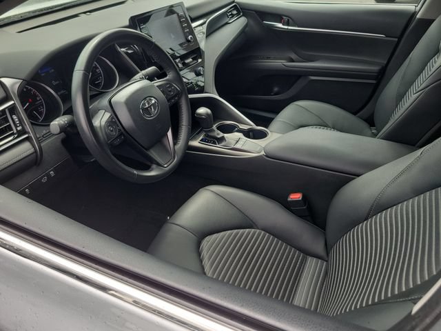 Used 2024 Toyota Camry SE FWD image 3