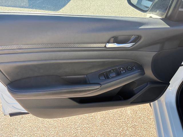 Used 2025 Nissan Altima 2.5 SV image 7