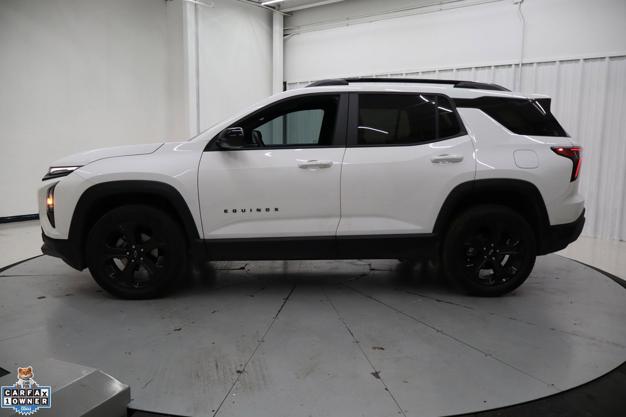 Used 2026 Chevrolet Equinox LT w/ Midnight Edition image 2