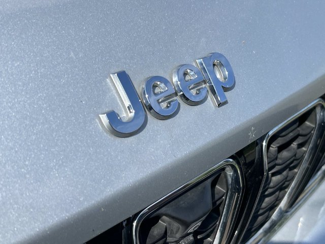Used 2024 Jeep Grand Cherokee L Limited w/ Luxury Tech Group II AWD/4WD image 4