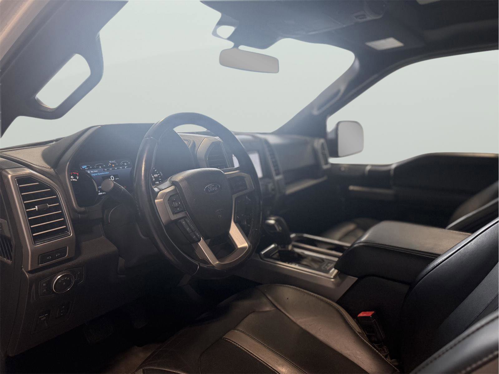 Certified 2019 Ford F150 Platinum w/ Equipment Group 701A Luxury image 33