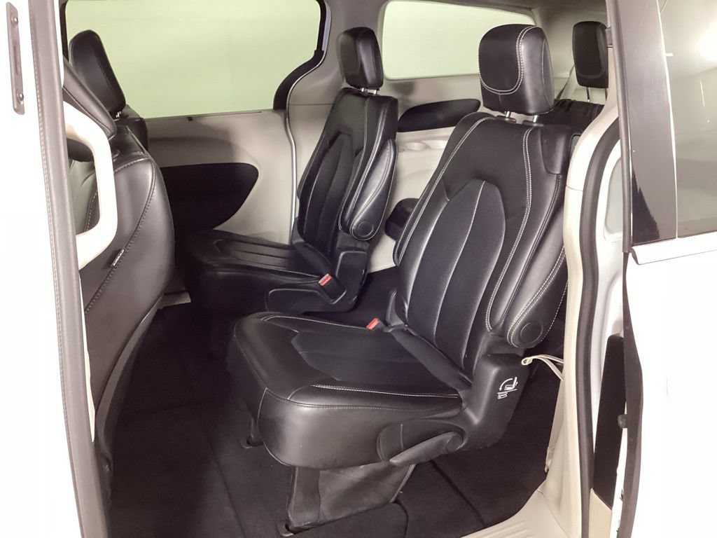 Used 2024 Chrysler Pacifica Touring-L FWD image 31