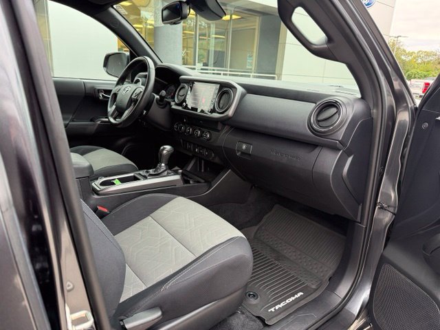 Used 2020 Toyota Tacoma 4x4 Double Cab image 30