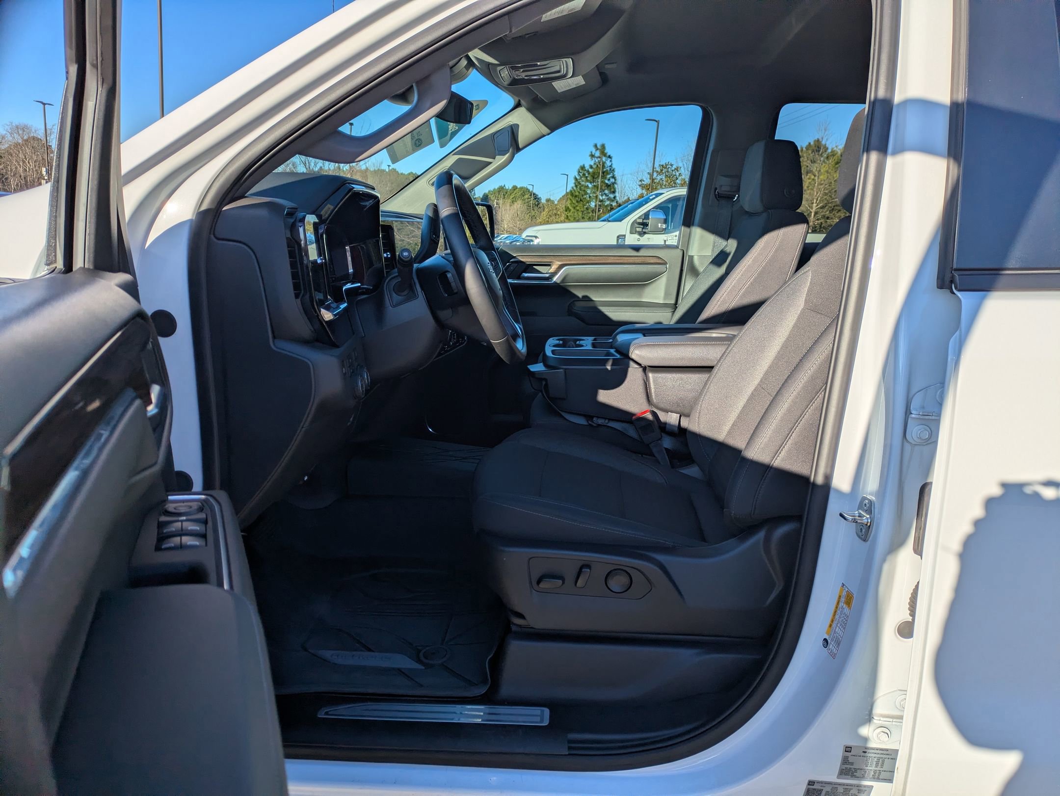 Used 2024 Chevrolet Silverado 1500 LT image 12