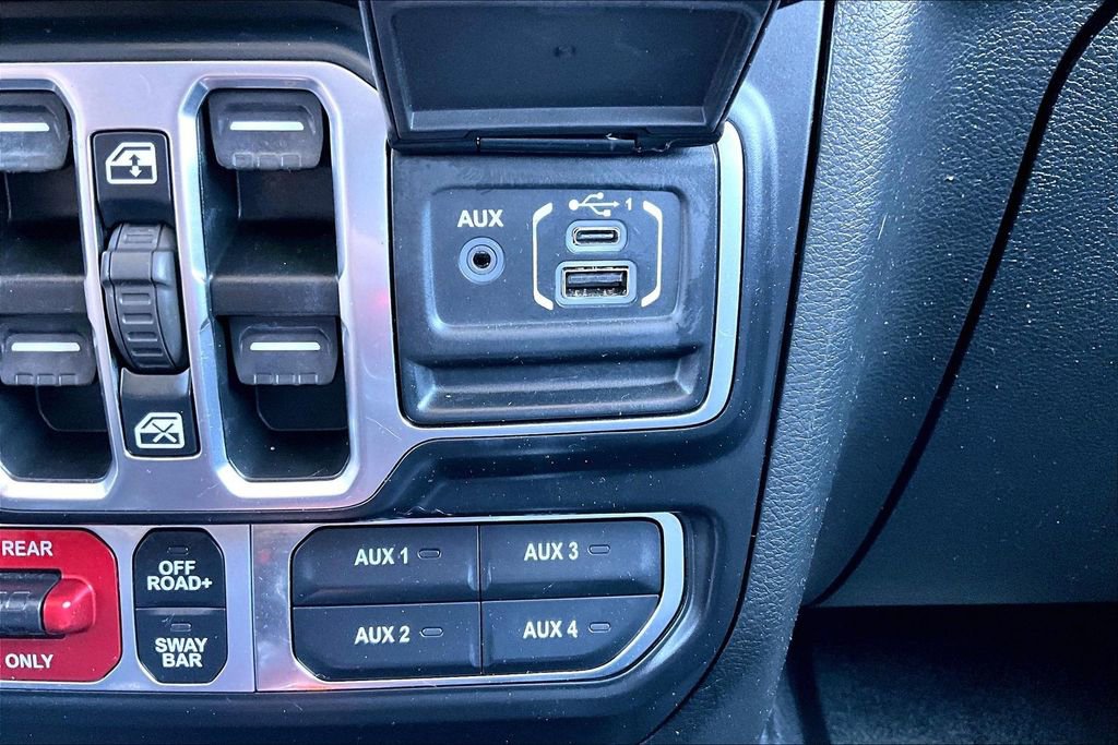 Used 2021 Jeep Wrangler Unlimited Rubicon AWD/4WD image 32