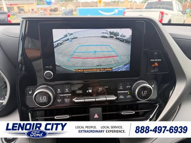 Used 2023 Toyota Highlander XLE AWD/4WD image 23