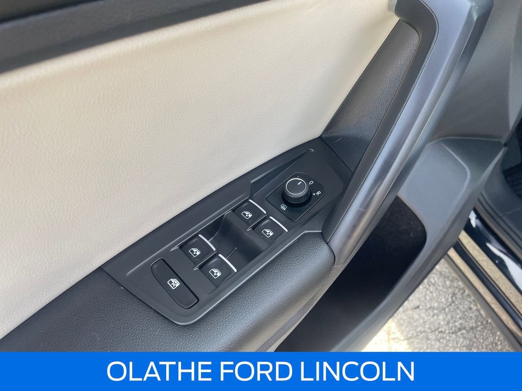 Used 2021 Volkswagen Tiguan SE w/ Panoramic Sunroof Package image 14
