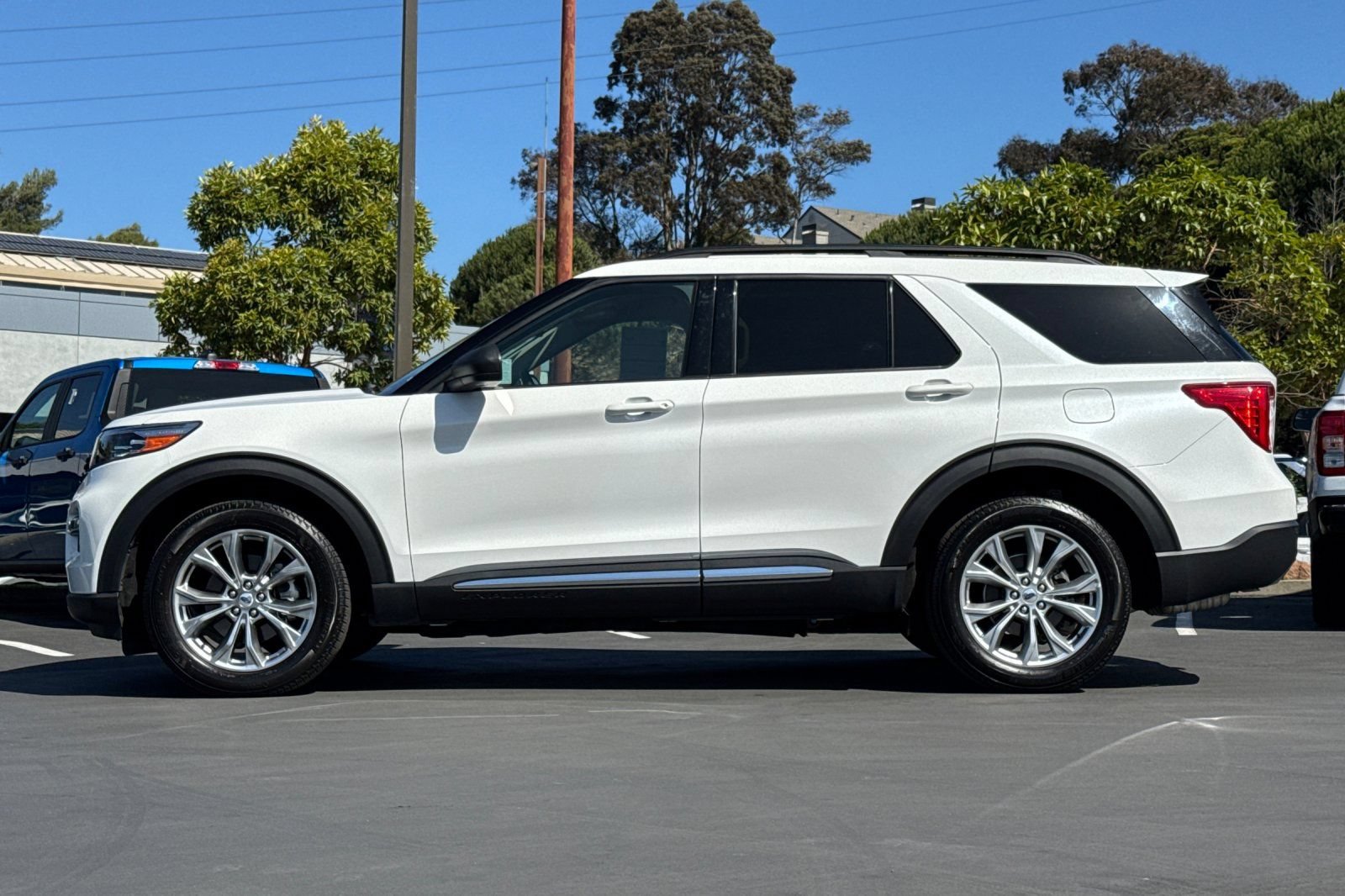Certified 2023 Ford Explorer XLT w/ Equipment Group 202A AWD/4WD image 10