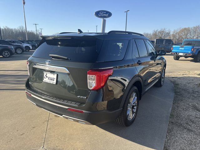 Certified 2022 Ford Explorer XLT w/ Equipment Group 202A AWD/4WD image 3