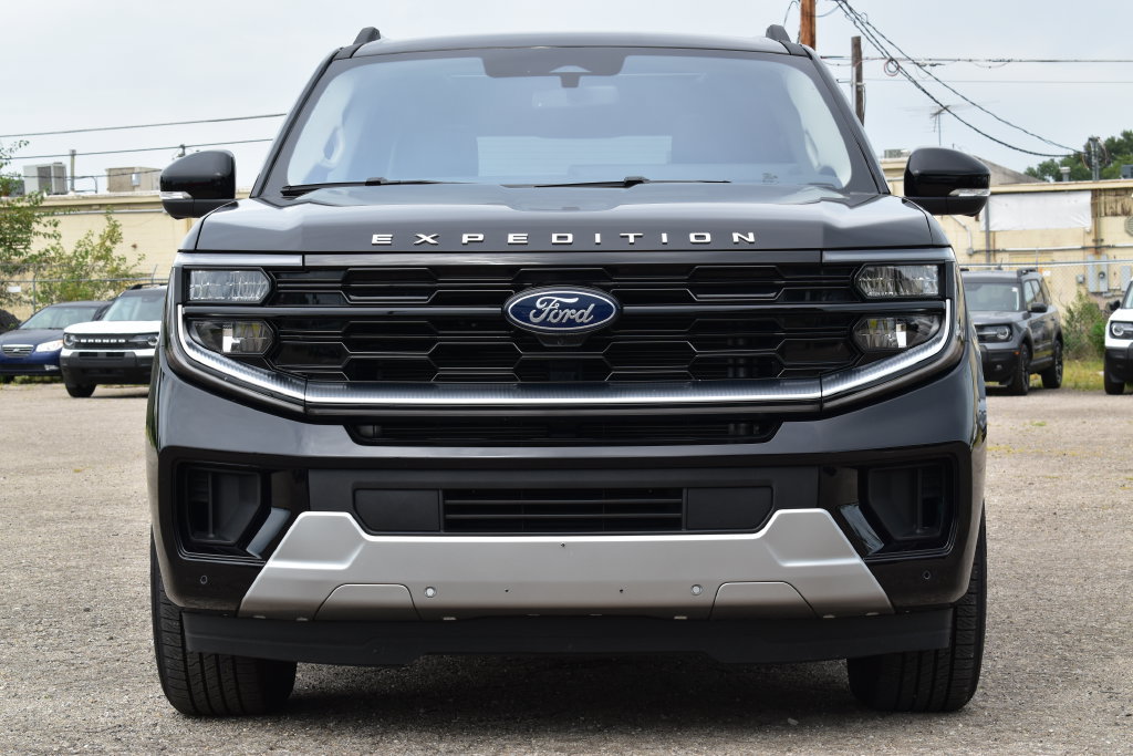 Certified 2025 Ford Expedition Platinum AWD/4WD image 2