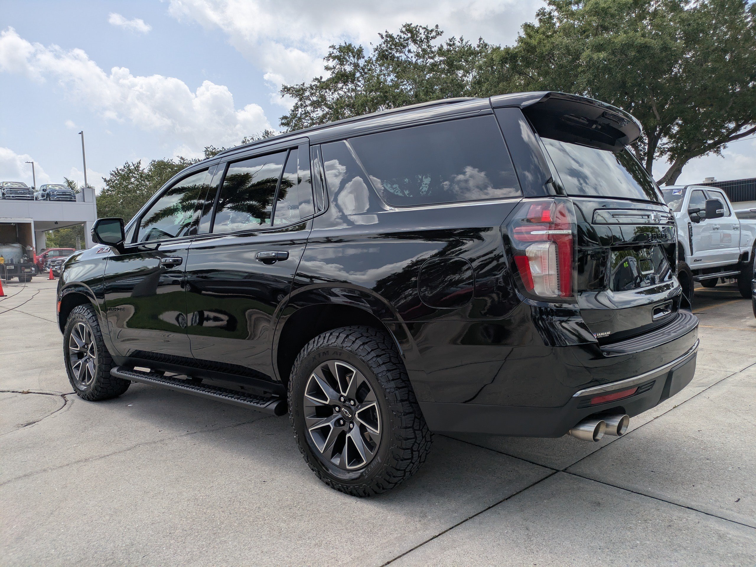 Used 2022 Chevrolet Tahoe Z71 w/ Off-Road Capability Package AWD/4WD image 6